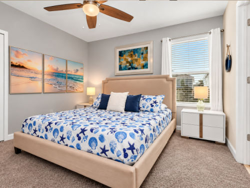 Florida Grief Retreat Bedroom with Queen Bed Florida Grief Retreat Bedroom with Queen Bed
