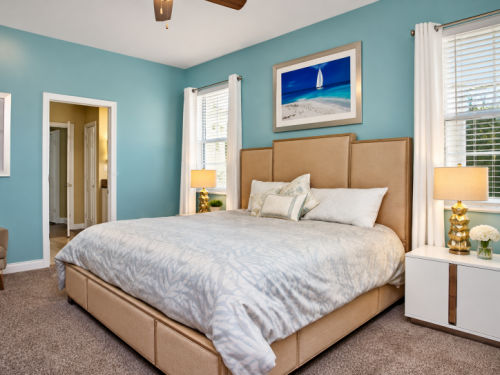 Florida Grief Retreat Bedroom with Queen Bed Florida Grief Retreat Bedroom with Queen Bed
